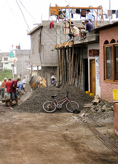 New construction is booming in Las Cascadas, one of the poorest neighborhoods in Puerto Ayora, Santa Cruz Island. ©Joshua Brockman 2007. All Rights Reserved.